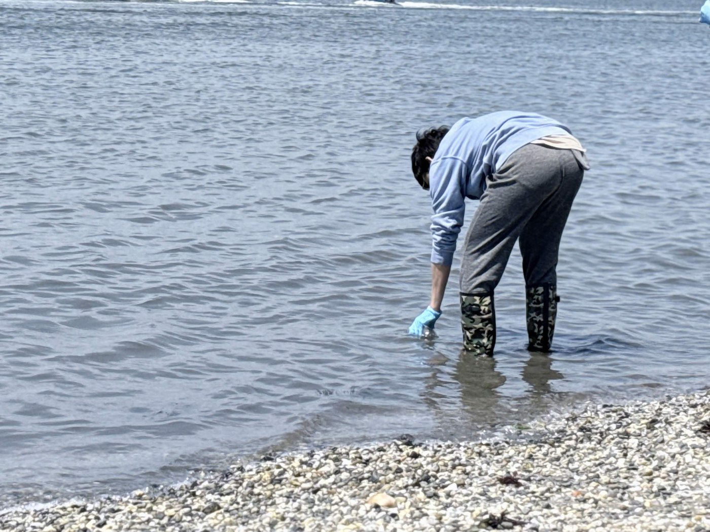 Filling a pre-rinsed jar at ankle depth